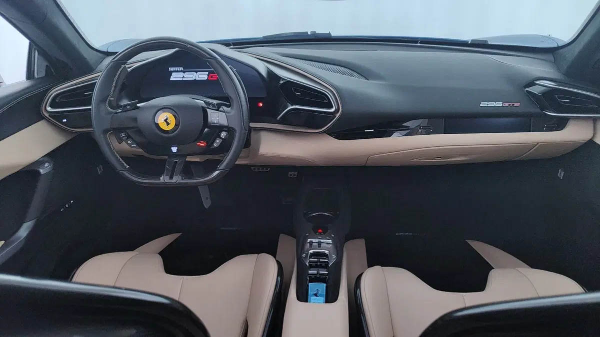 Ferrari 296 Spider usata a Perugia (16)