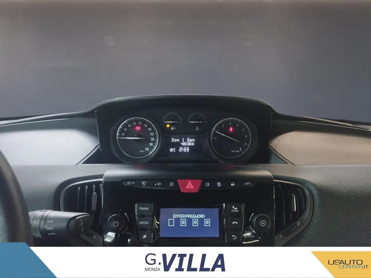 Lancia Ypsilon usata a Milano (11)