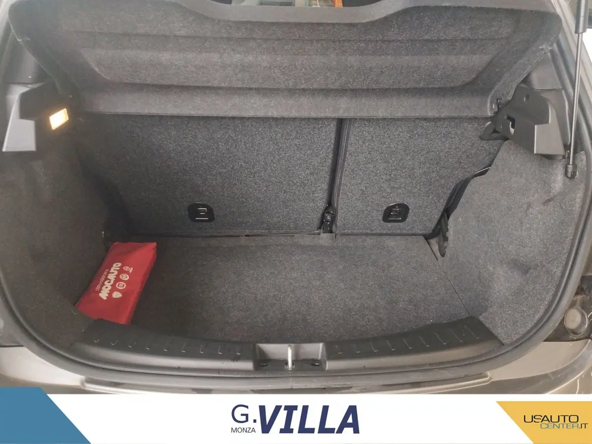 Lancia Ypsilon usata a Milano (14)