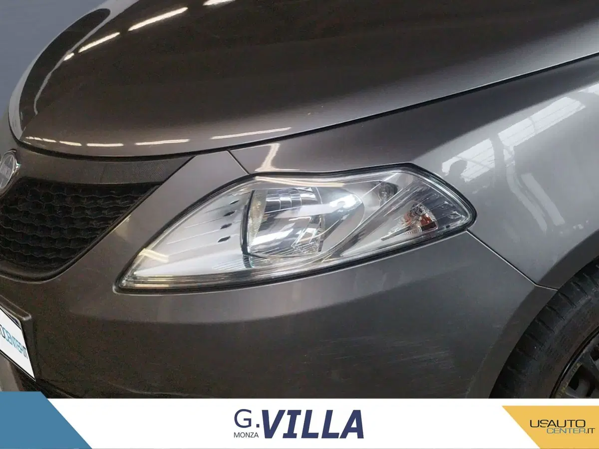 Lancia Ypsilon usata a Milano (5)