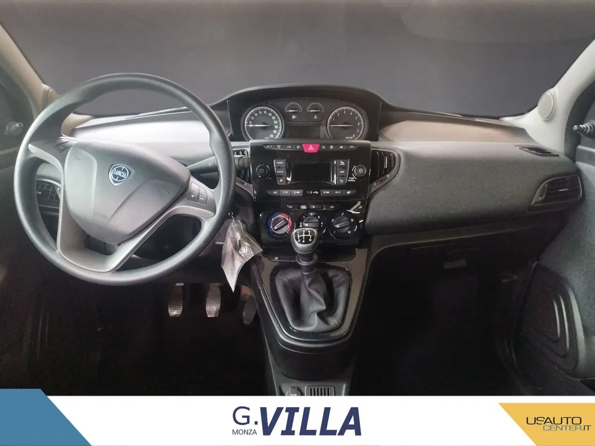 Lancia Ypsilon usata a Milano (7)