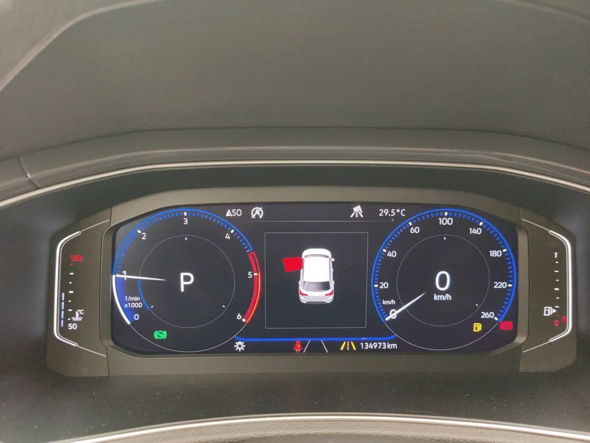Volkswagen T-Roc usata a Como (8)