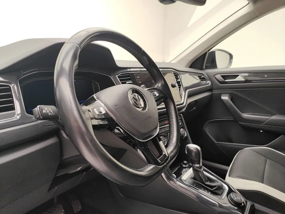 Volkswagen T-Roc usata a Como (9)