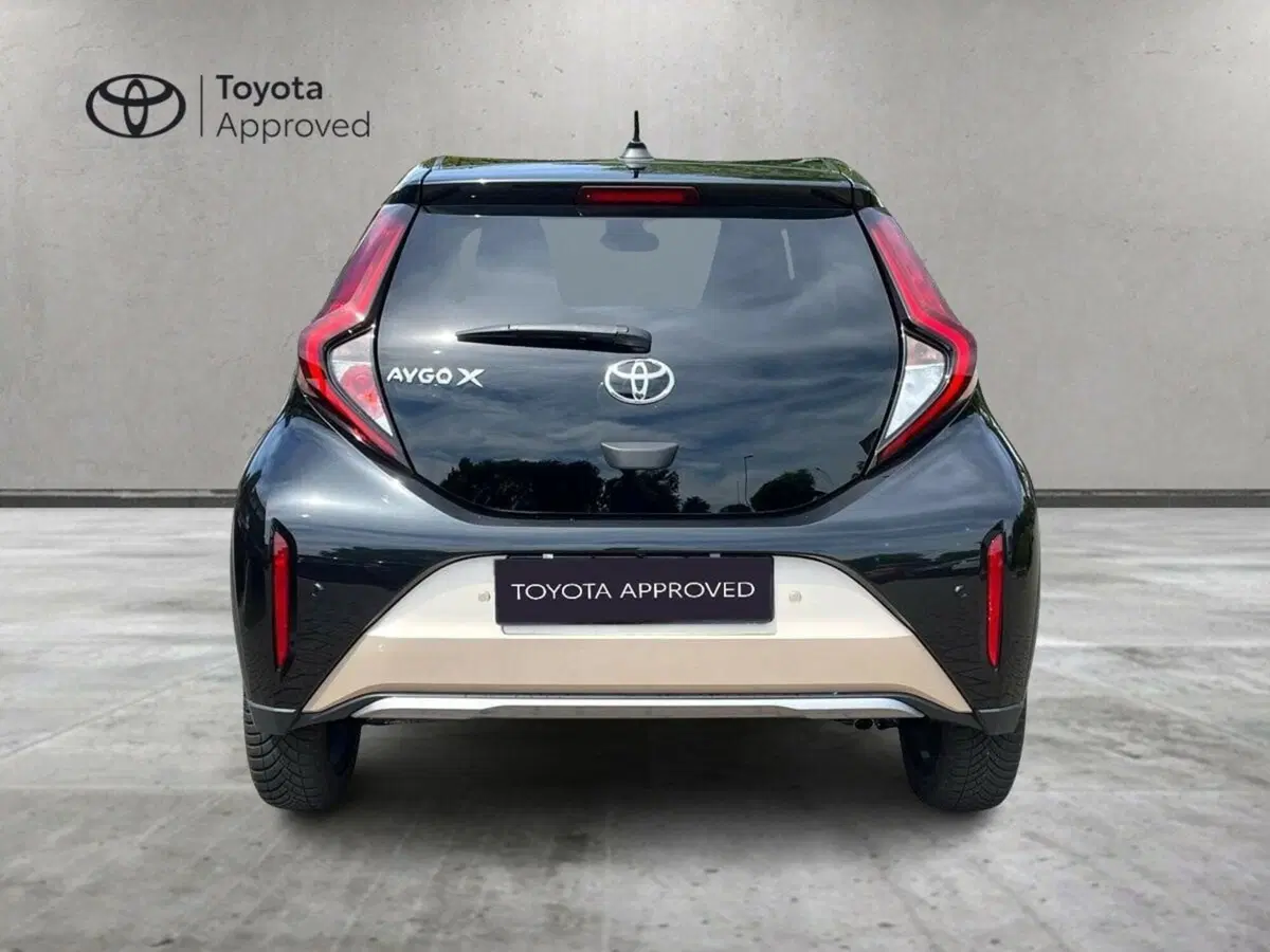 Toyota Aygo X usata a Lecco (11)