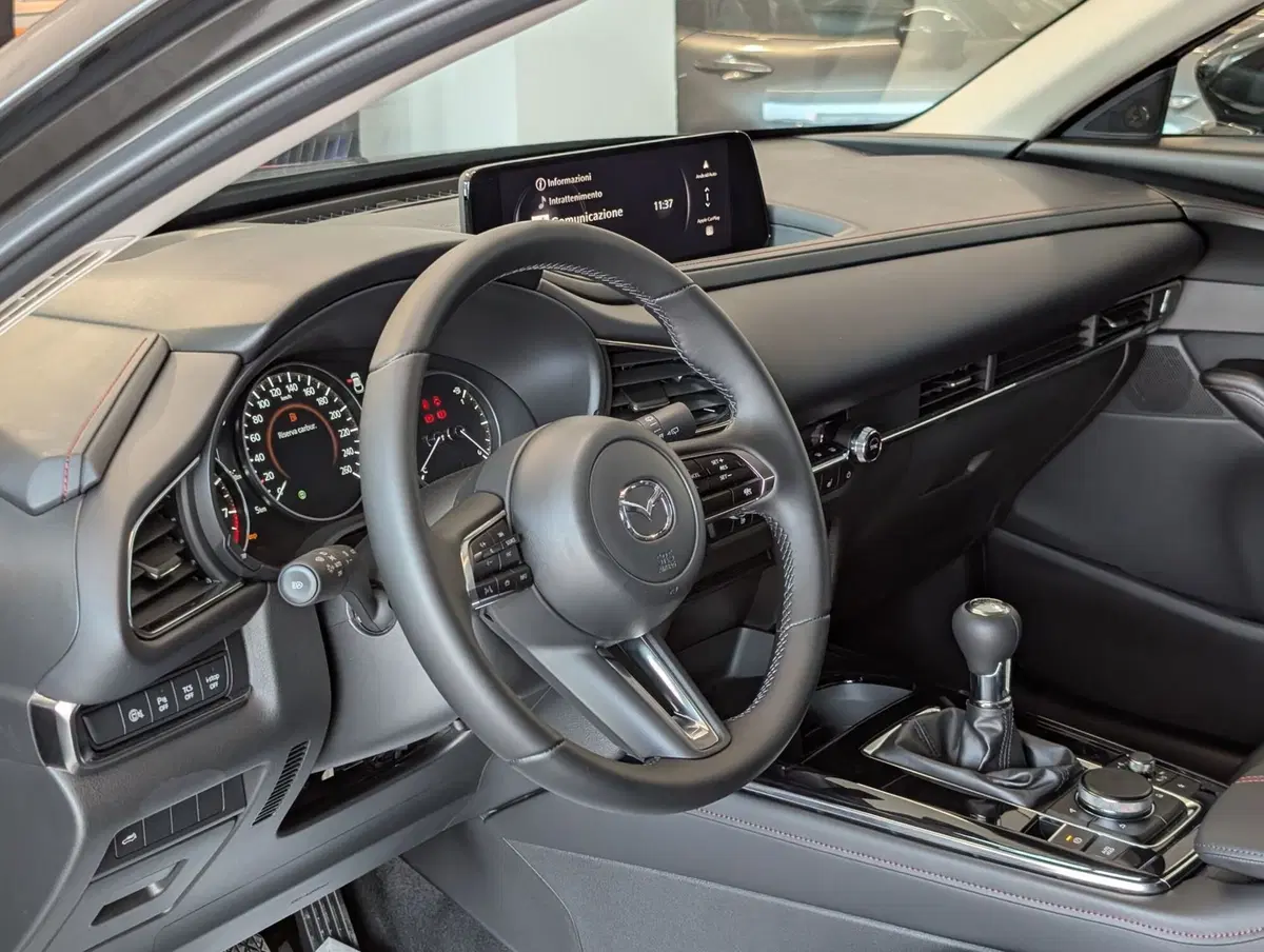 Mazda CX-30 nuova a Napoli (12)