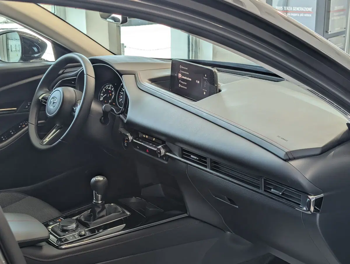 Mazda CX-30 nuova a Napoli (16)