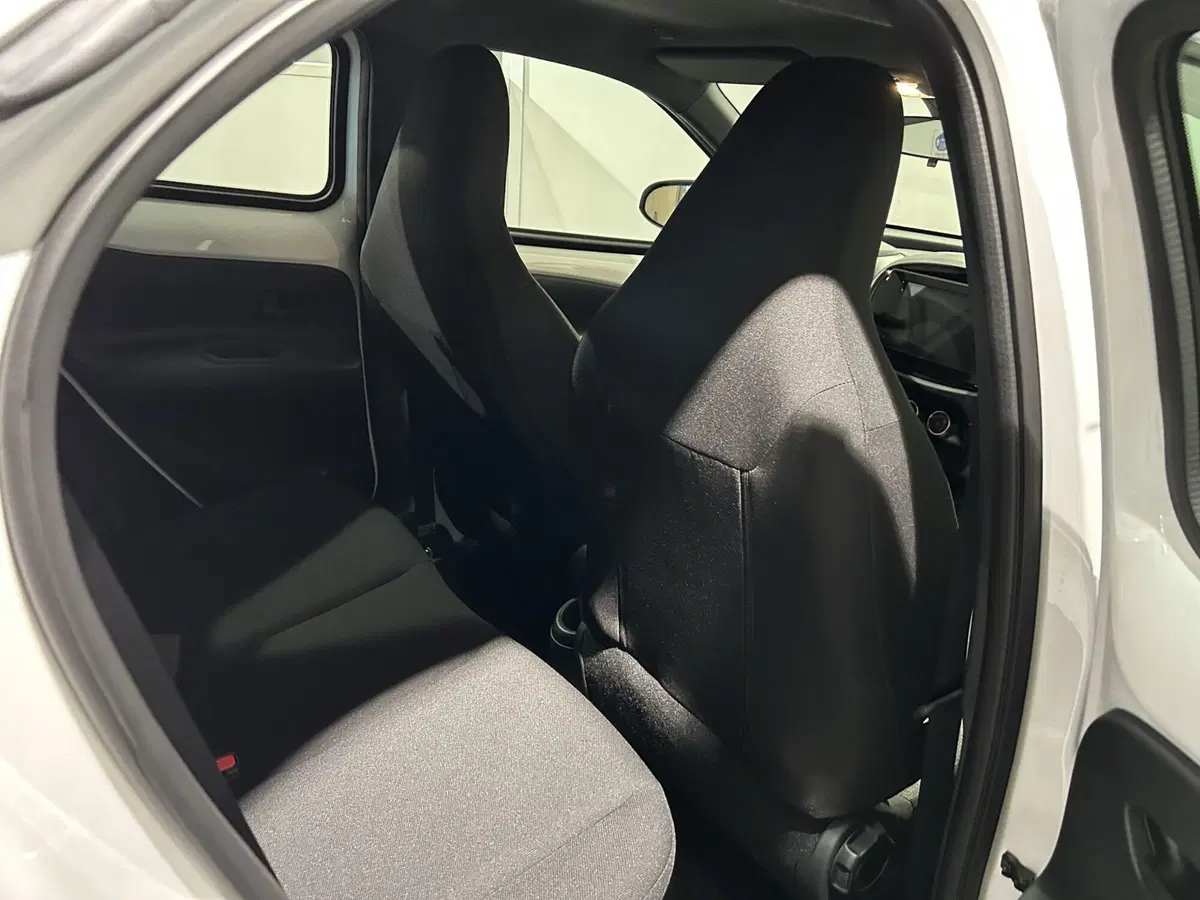Toyota Aygo X usata a Milano (11)