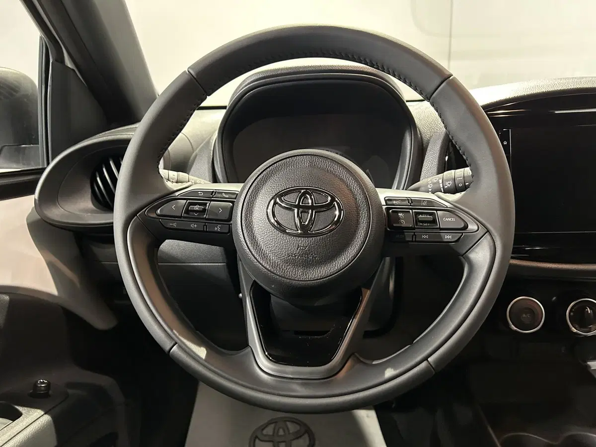 Toyota Aygo X usata a Milano (6)