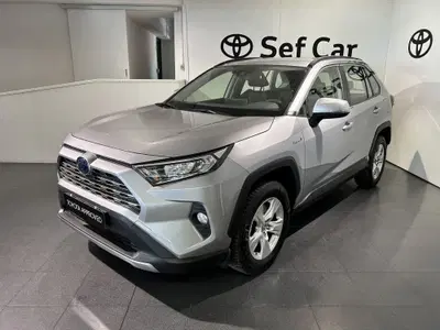 Toyota Rav4 HV (218CV) E-CVT 2WD Active del 2021 usata a Milano
