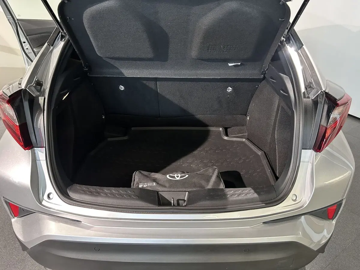 Toyota Toyota C-HR usata a Milano (6)