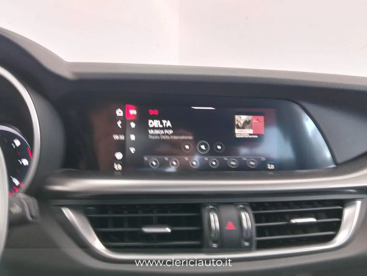 Alfa Romeo Stelvio usata a Como (15)