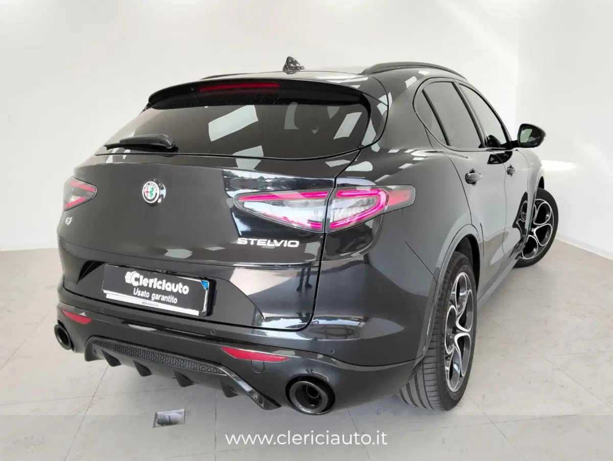 Alfa Romeo Stelvio usata a Como (2)
