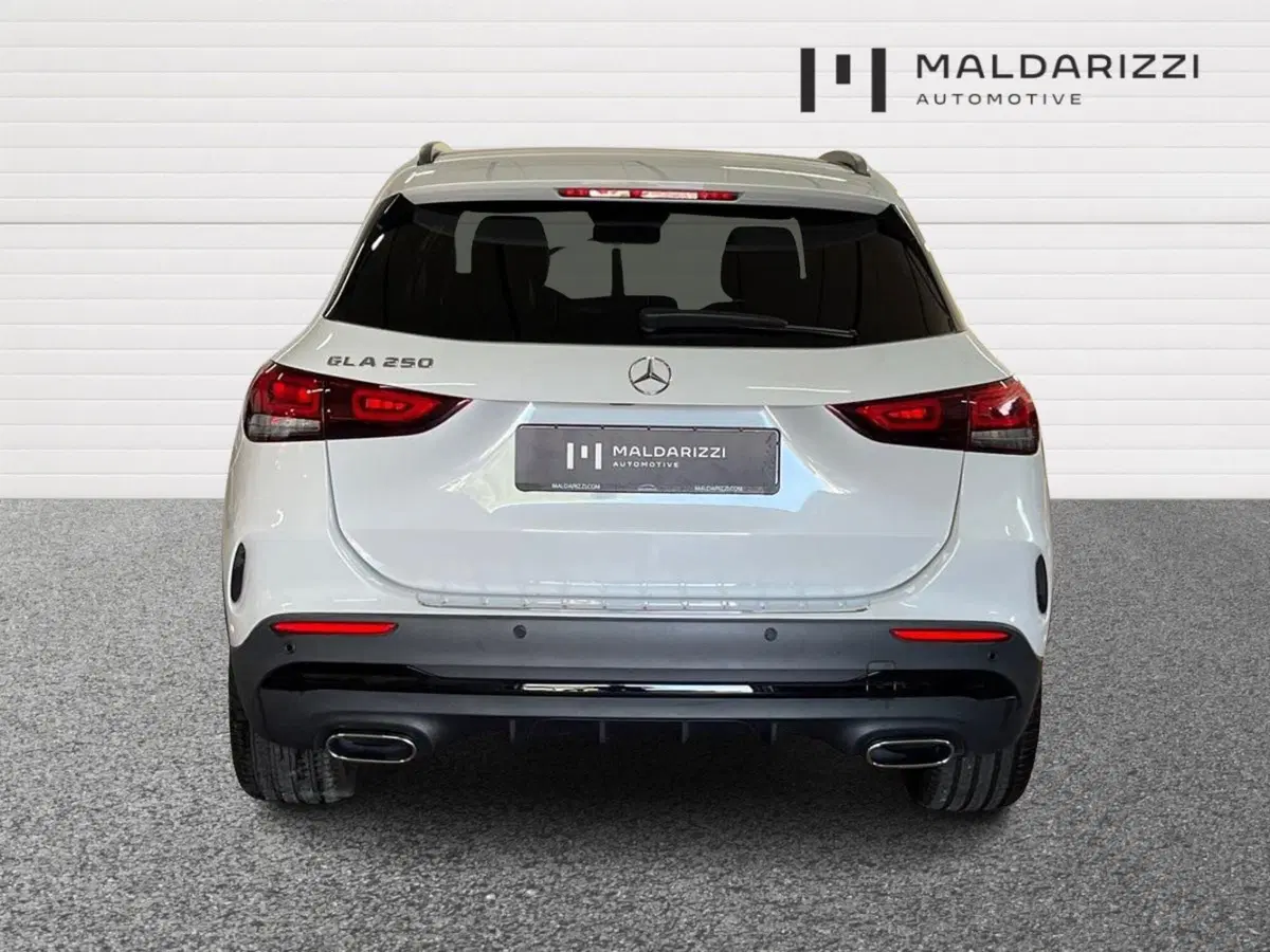 Mercedes-Benz GLA SUV usata a Bari (3)