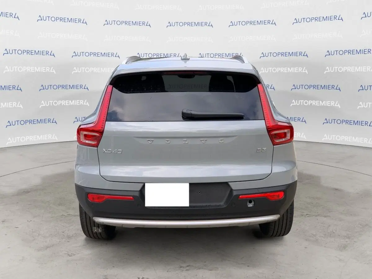 Volvo XC40 nuova a Como (4)