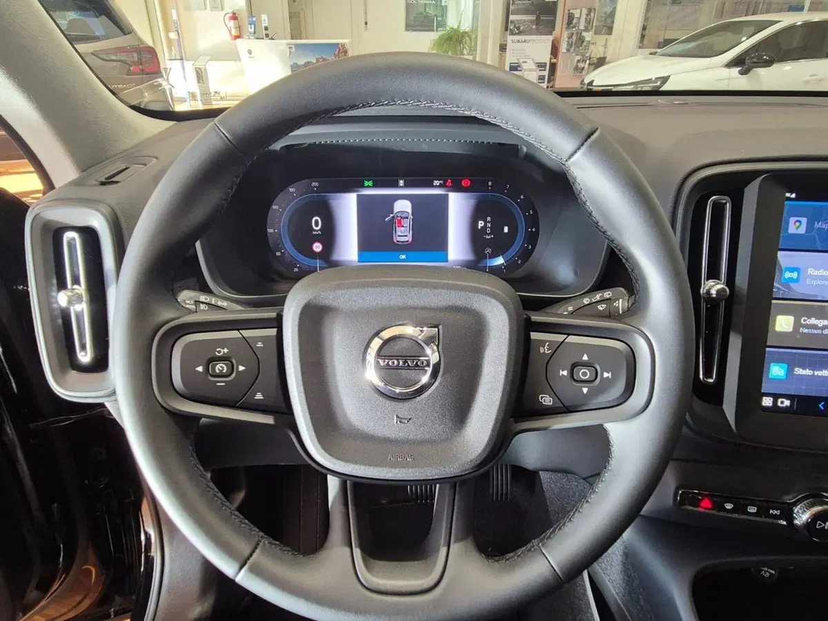 Volvo XC40 nuova a Como (9)