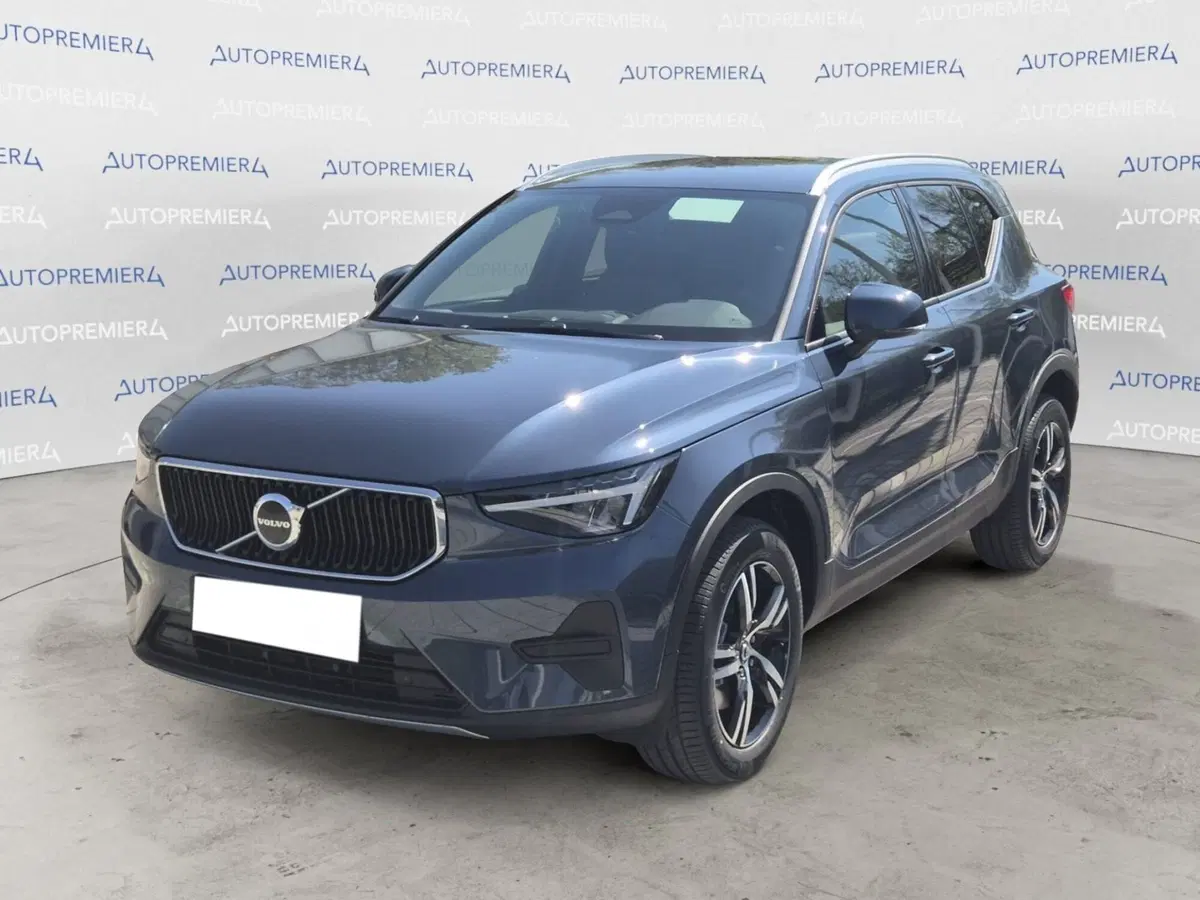 Volvo XC40 nuova a Como