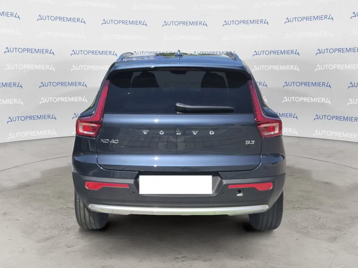 Volvo XC40 nuova a Como (4)