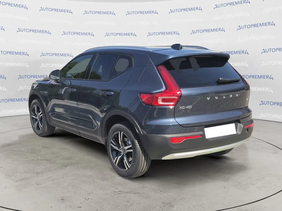 Volvo XC40 nuova a Como (6)
