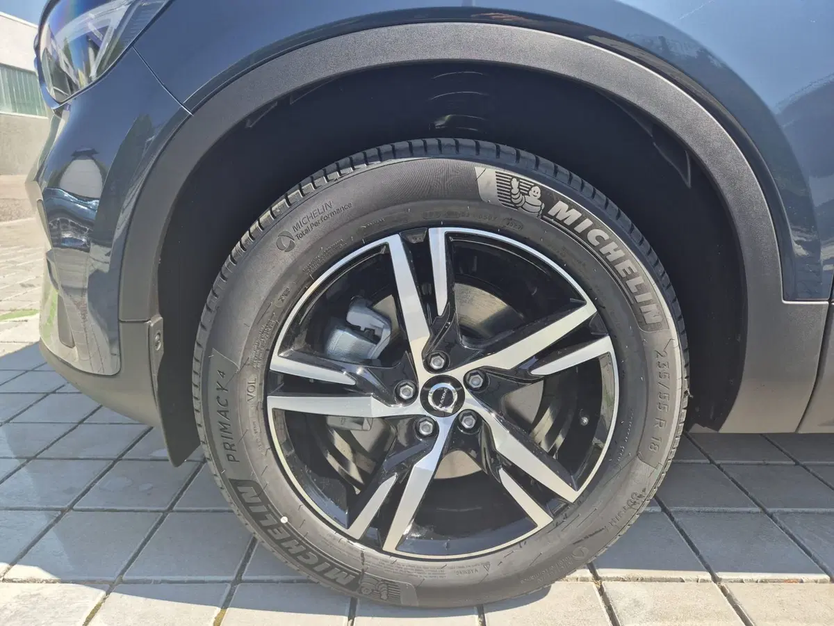 Volvo XC40 nuova a Como (7)