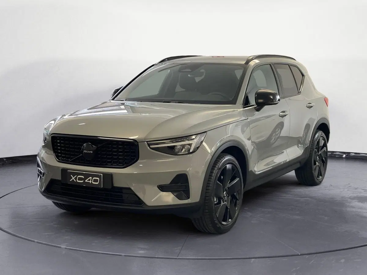Volvo XC40 nuova a Como