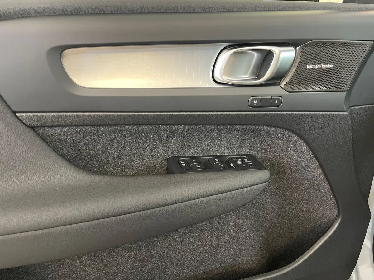 Volvo XC40 nuova a Como (13)