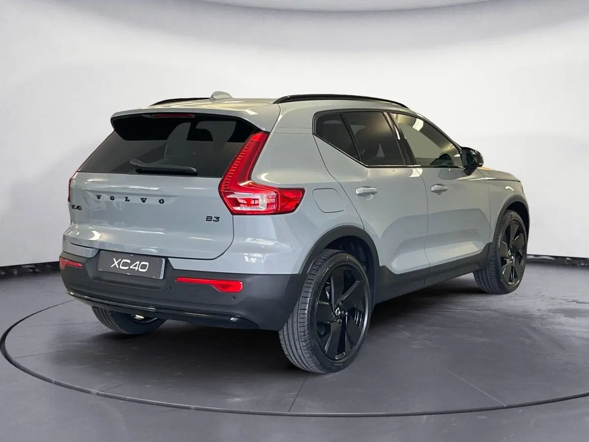 Volvo XC40 nuova a Como (4)