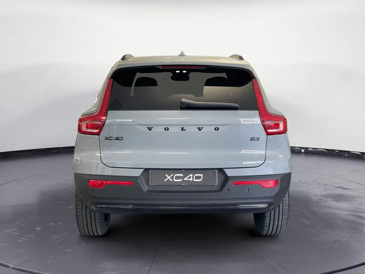 Volvo XC40 nuova a Como (5)
