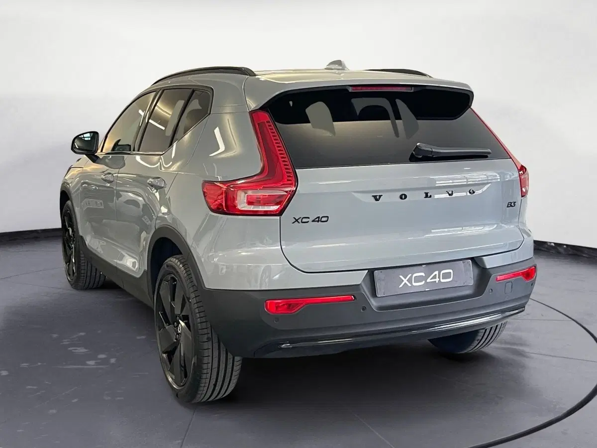 Volvo XC40 nuova a Como (6)