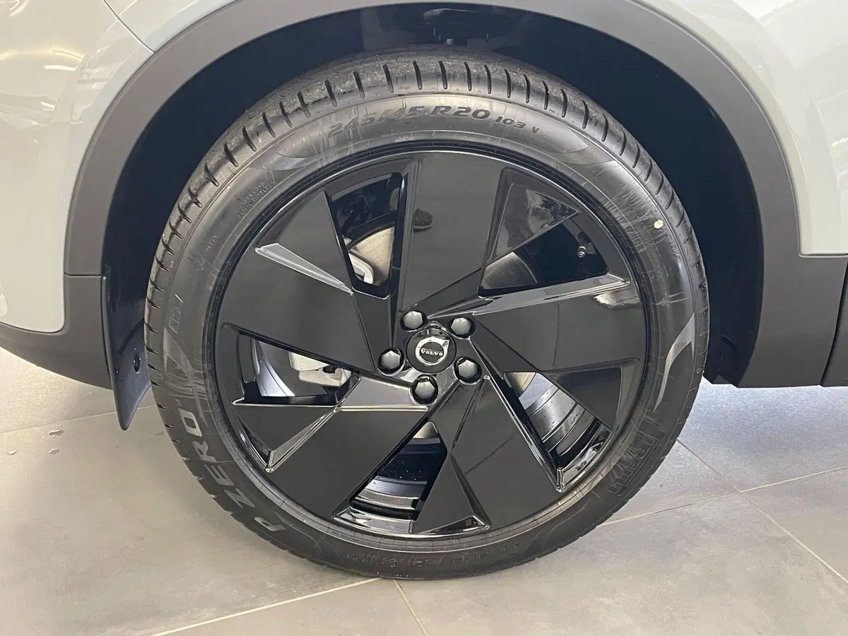 Volvo XC40 nuova a Como (7)