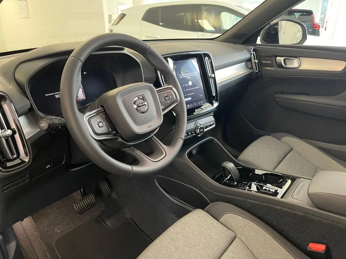 Volvo XC40 nuova a Como (8)