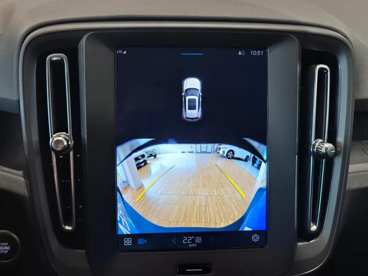Volvo XC40 nuova a Como (7)