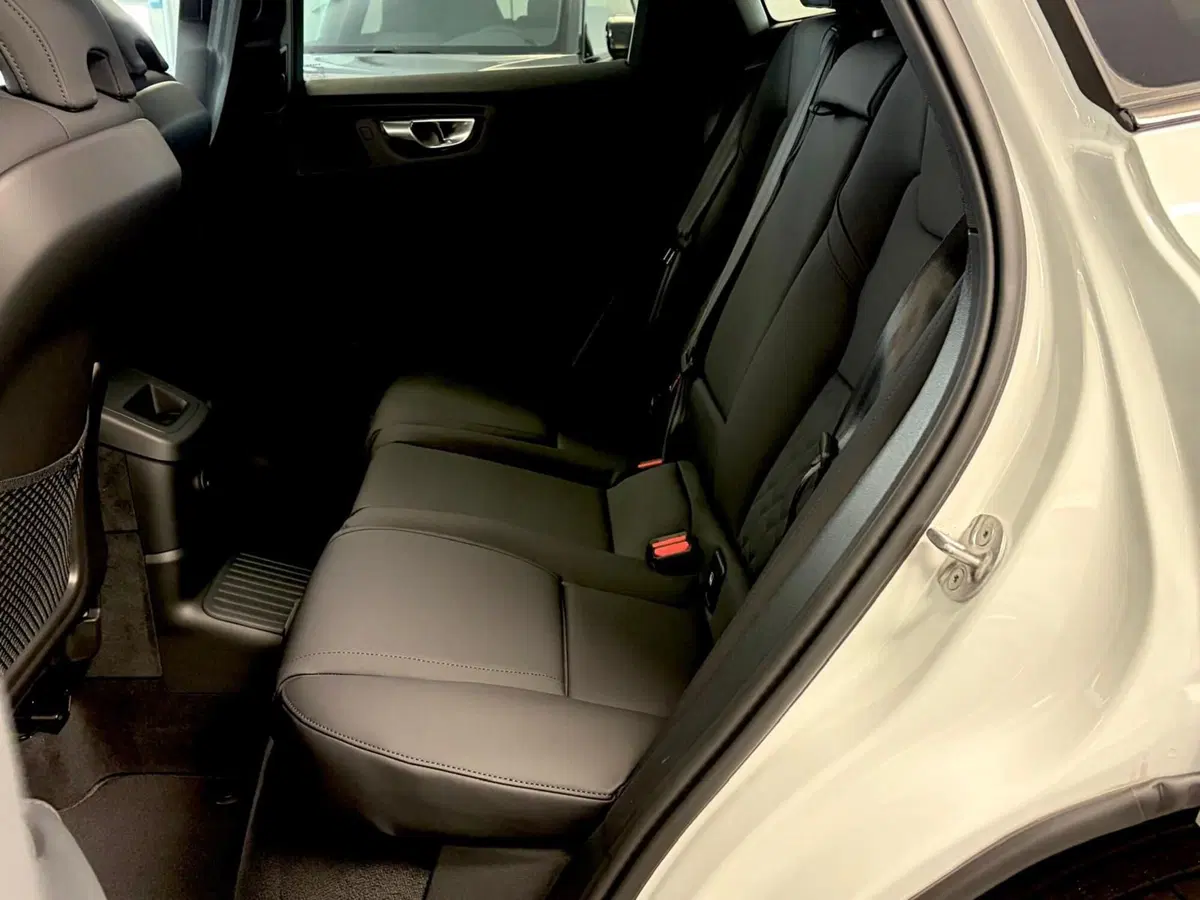 Volvo XC60 nuova a Como (12)
