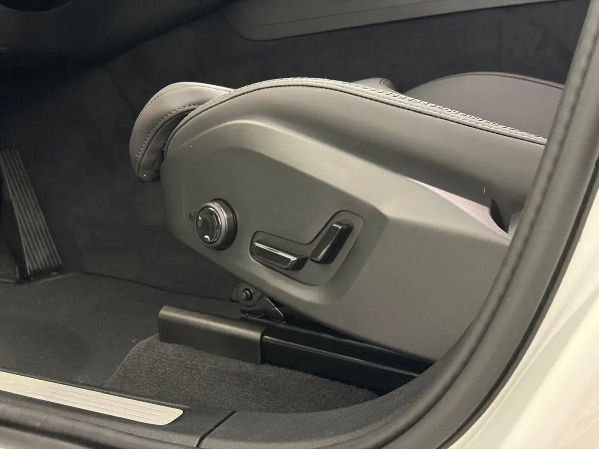 Volvo XC60 nuova a Como (13)