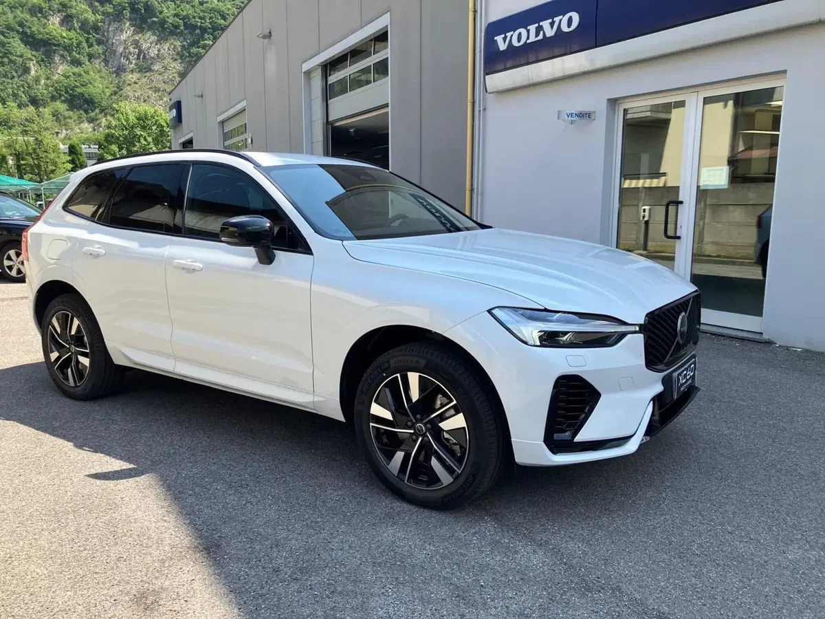 Volvo XC60 nuova a Como (3)