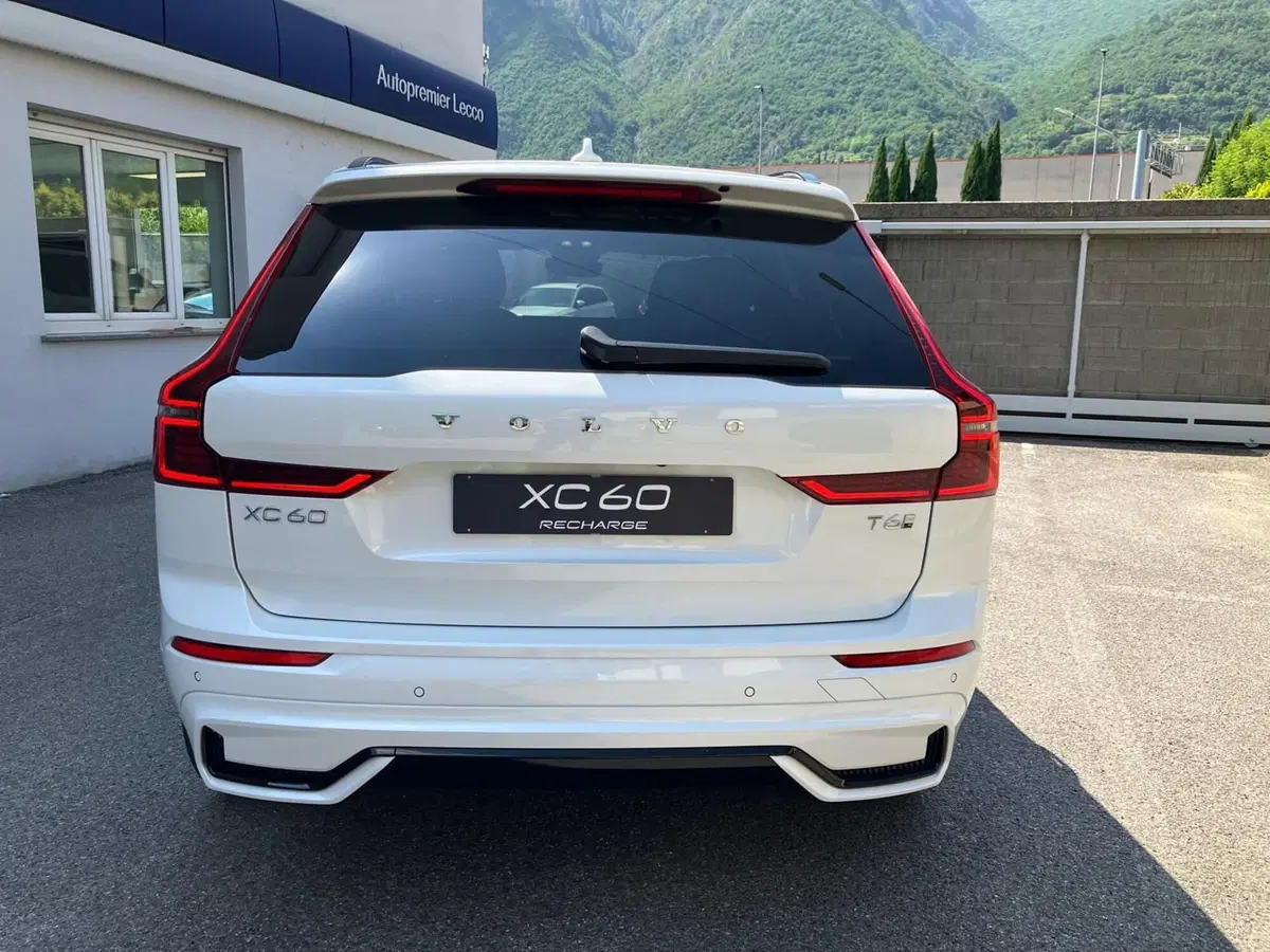 Volvo XC60 nuova a Como (5)