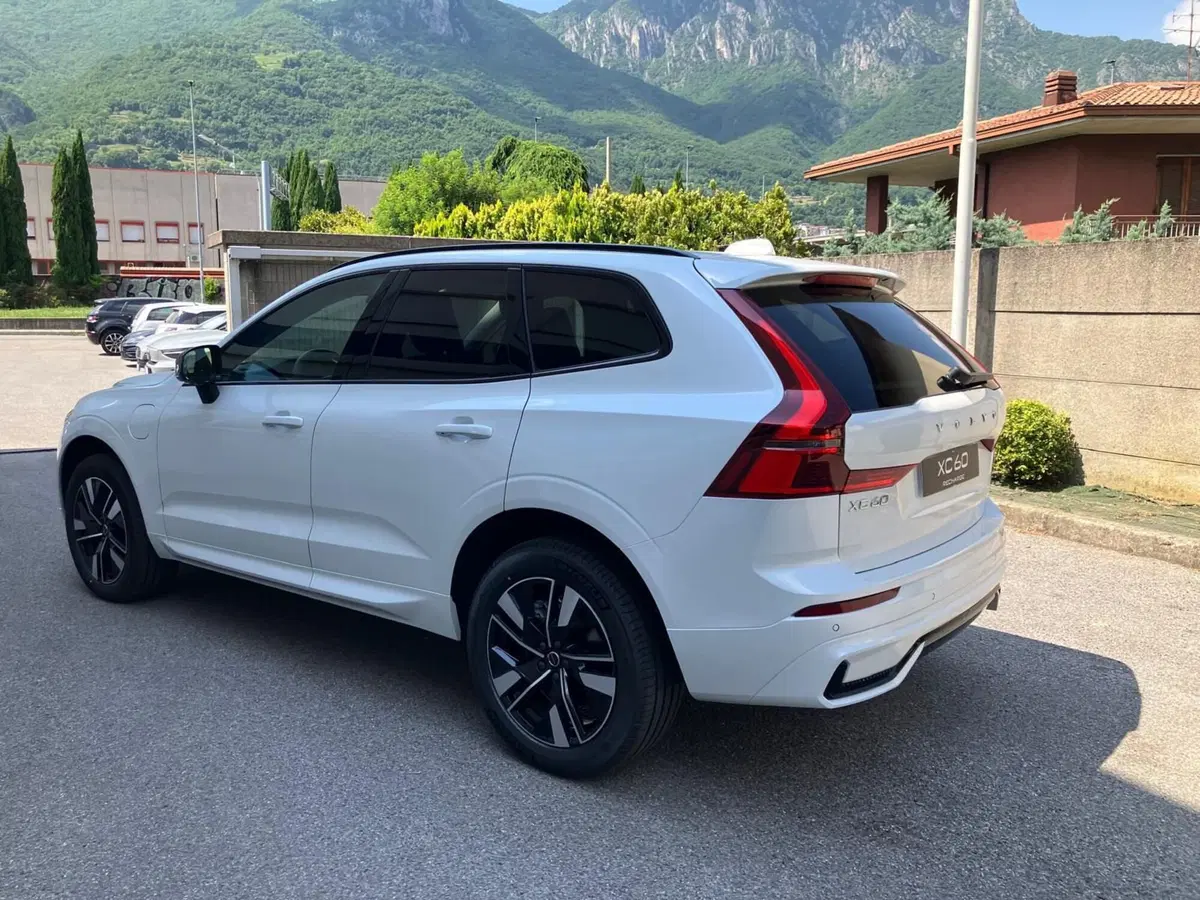 Volvo XC60 nuova a Como (6)