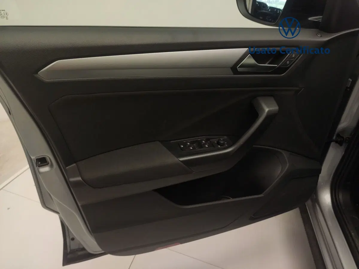Volkswagen T-Roc usata a Avellino (12)