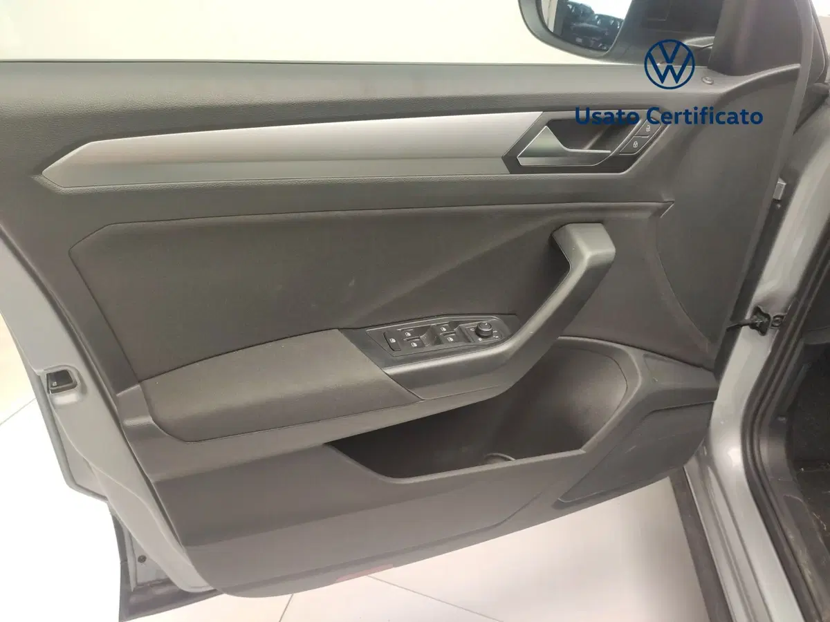 Volkswagen T-Roc usata a Avellino (13)