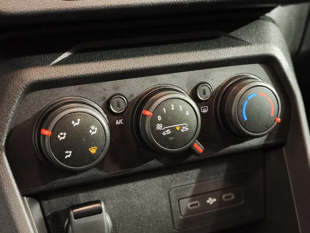 Dacia Jogger nuova a Brescia (12)