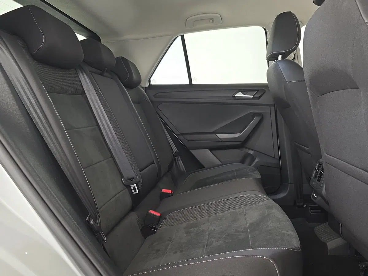 Volkswagen T-Roc usata a Asti (13)