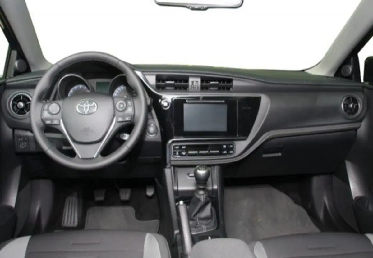 Toyota Auris usata a Palermo (10)