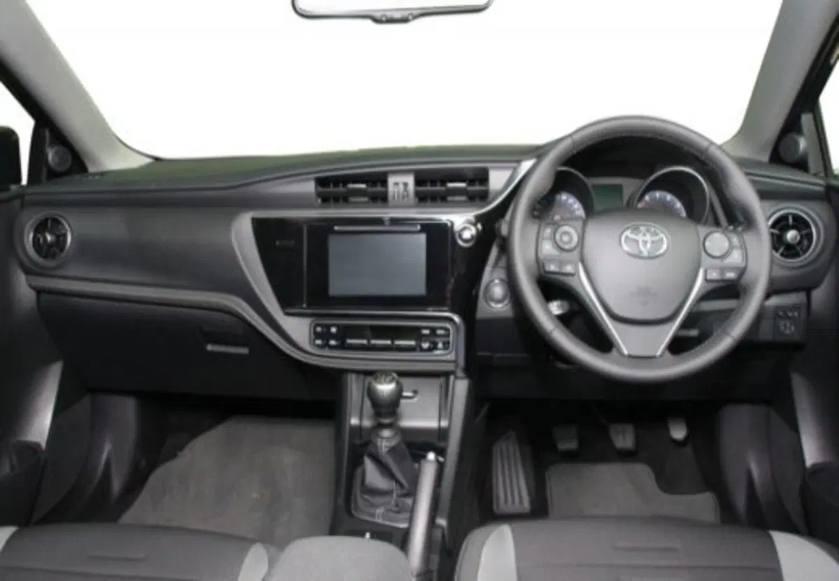 Toyota Auris usata a Palermo (11)