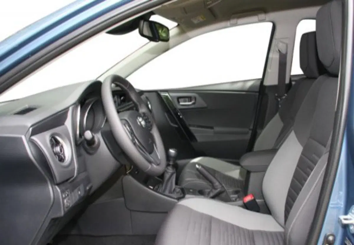 Toyota Auris usata a Palermo (8)