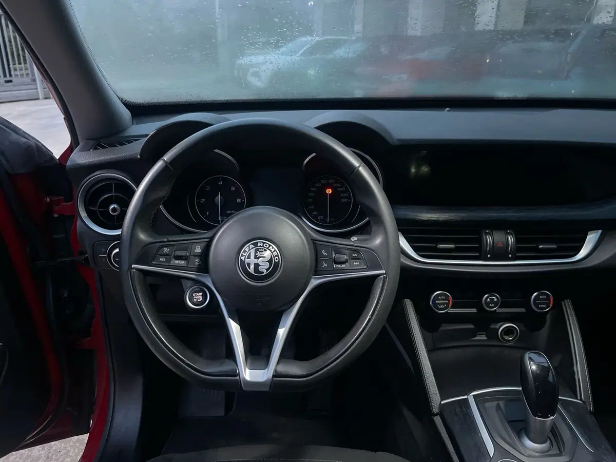 Alfa Romeo Stelvio usata a Frosinone (9)