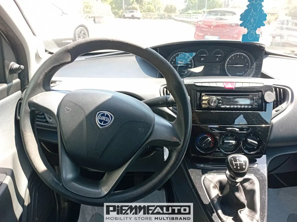 Lancia Ypsilon usata a Parma (10)