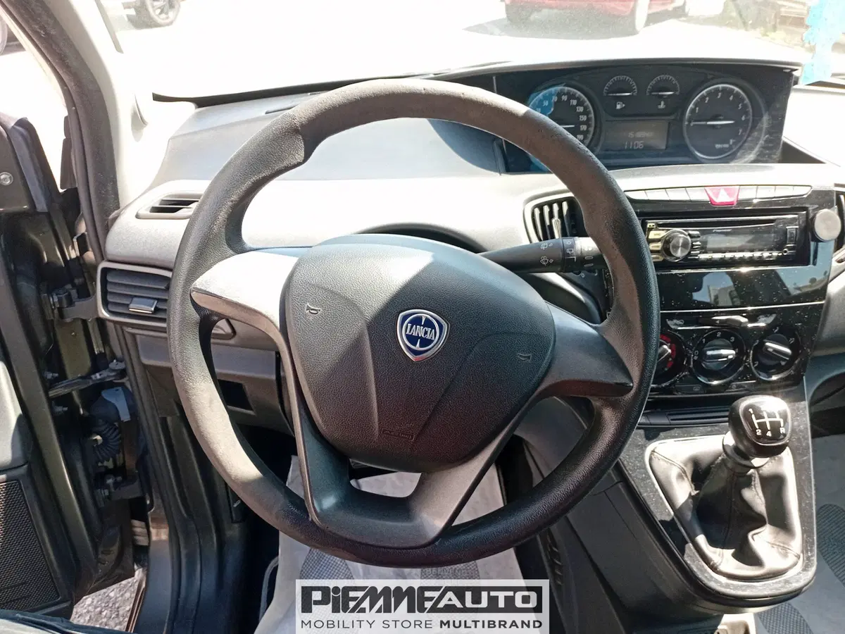 Lancia Ypsilon usata a Parma (11)