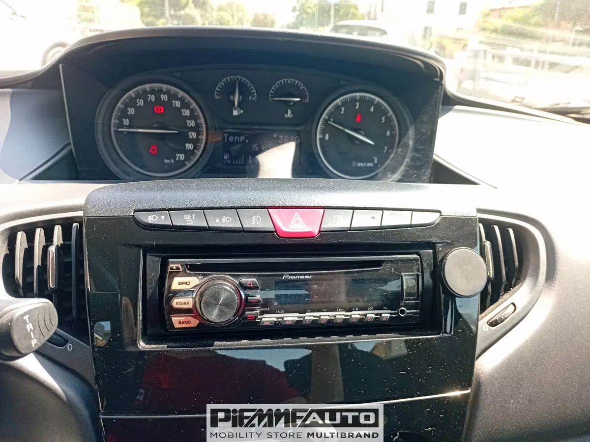 Lancia Ypsilon usata a Parma (12)