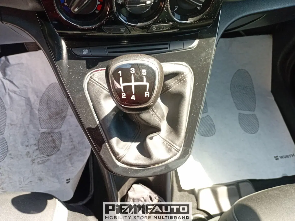 Lancia Ypsilon usata a Parma (13)