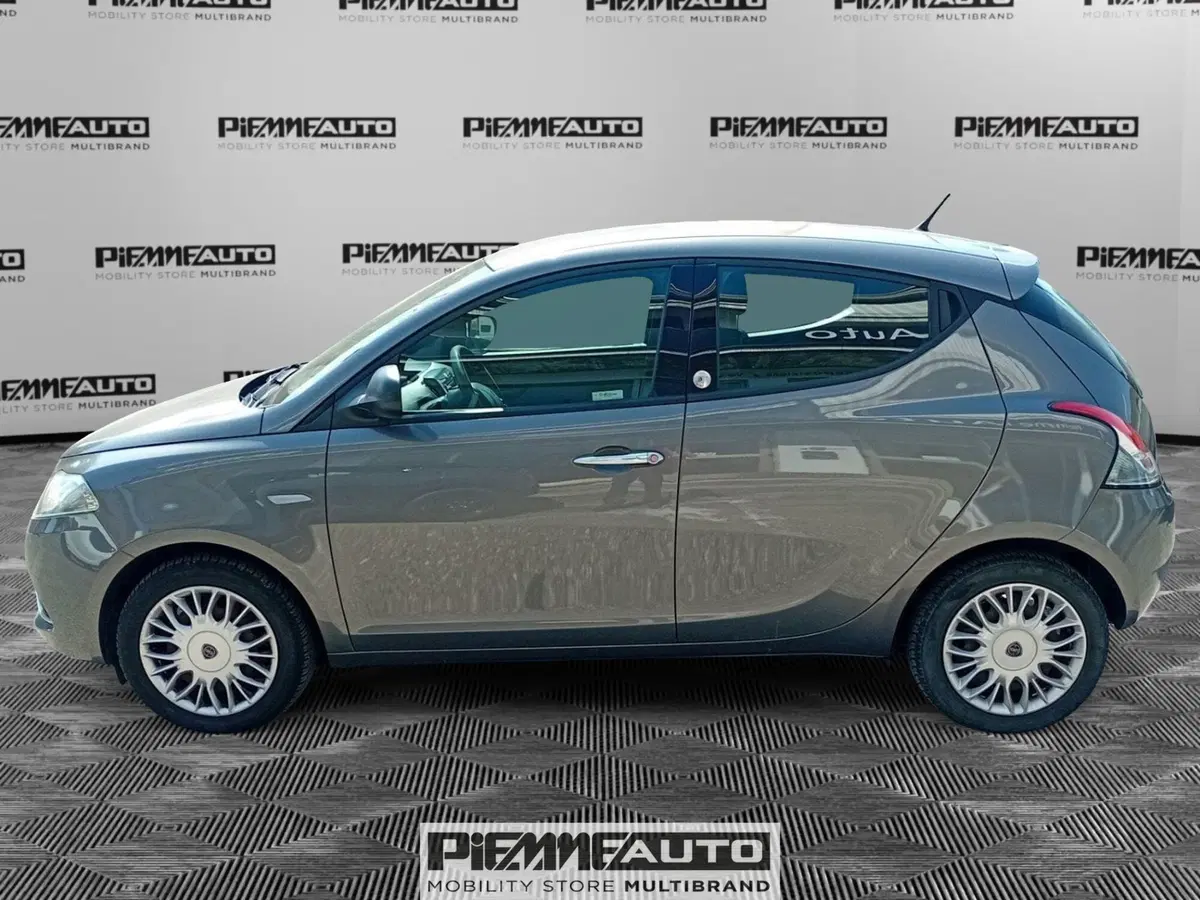 Lancia Ypsilon usata a Parma (2)