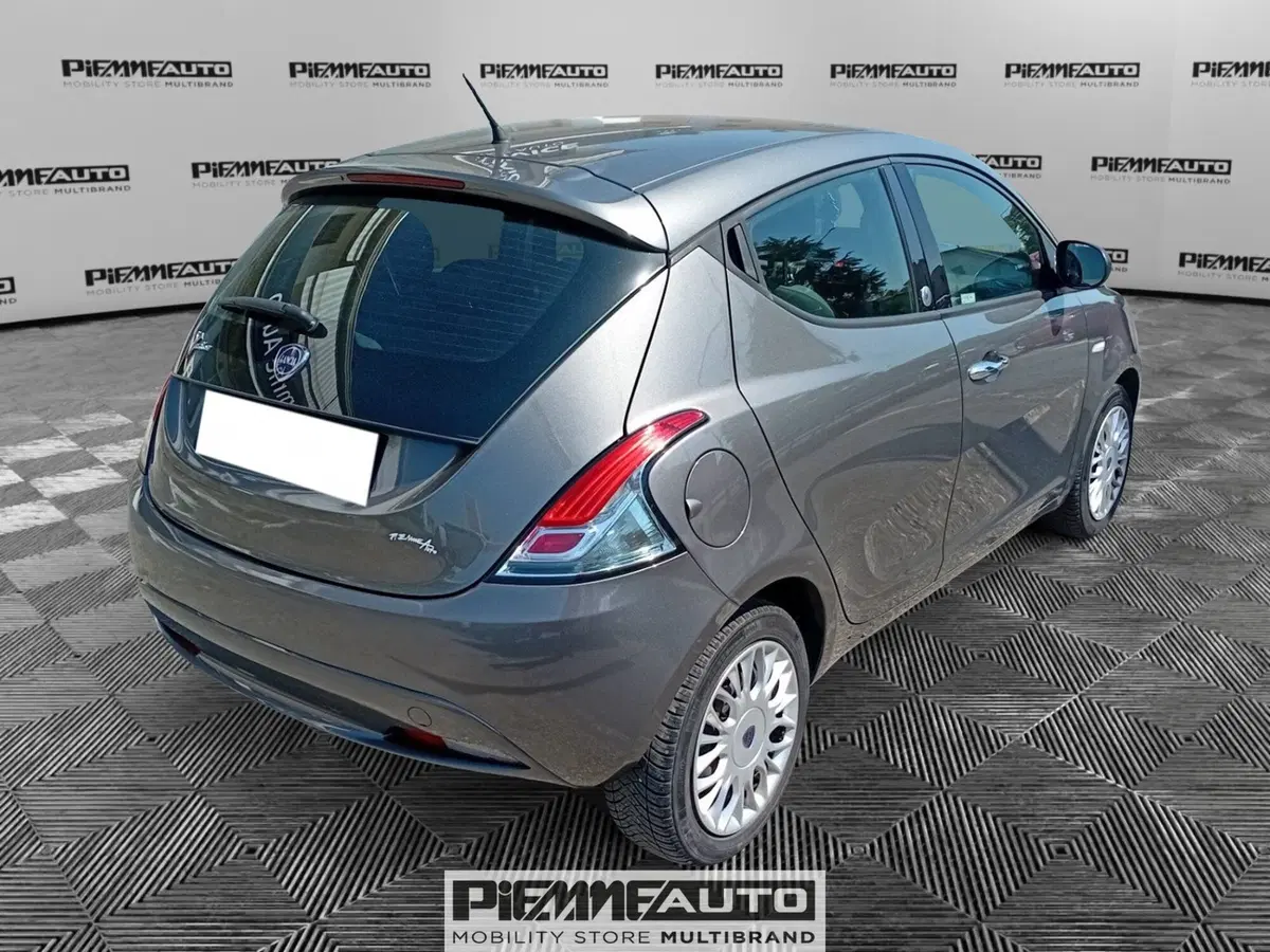 Lancia Ypsilon usata a Parma (6)